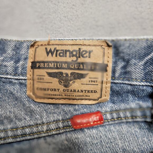 Wrangler Jeans Mens 30x31 Blue Straight Leg Distressed Denim Thrashed - Picture 3 of 12